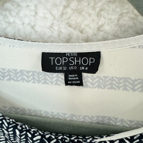 TOPSHOP Cropped Short Sleeve Top Womens Black White Striped Side Split Size 0 - Picture 3 of 6